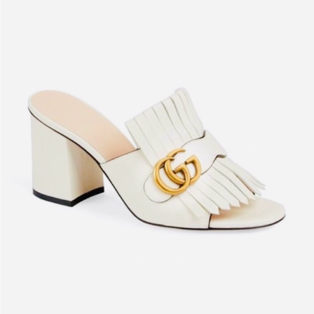 Gucci Kiltie Slide sandals. 💯% AUTHENTIC - Size 37 - US 7
Mystic white. Leather